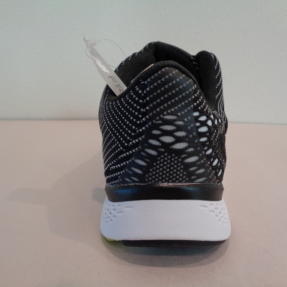 New Balance VAZEE Black Womens Sneakers - Picture 4 of 8